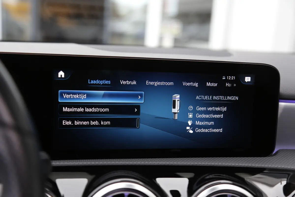 250 e AMG Line Plug in hybride*Perfect MB Onderh.*BTW*1ste Eig.*Pano/Sfeer/Night/MBUX/Apple Carplay-Android/Multi Beam LED Koplamp./Diamond Grille/DAB/Stoelverw./Half Leder/Parkeersens.V+A/1
