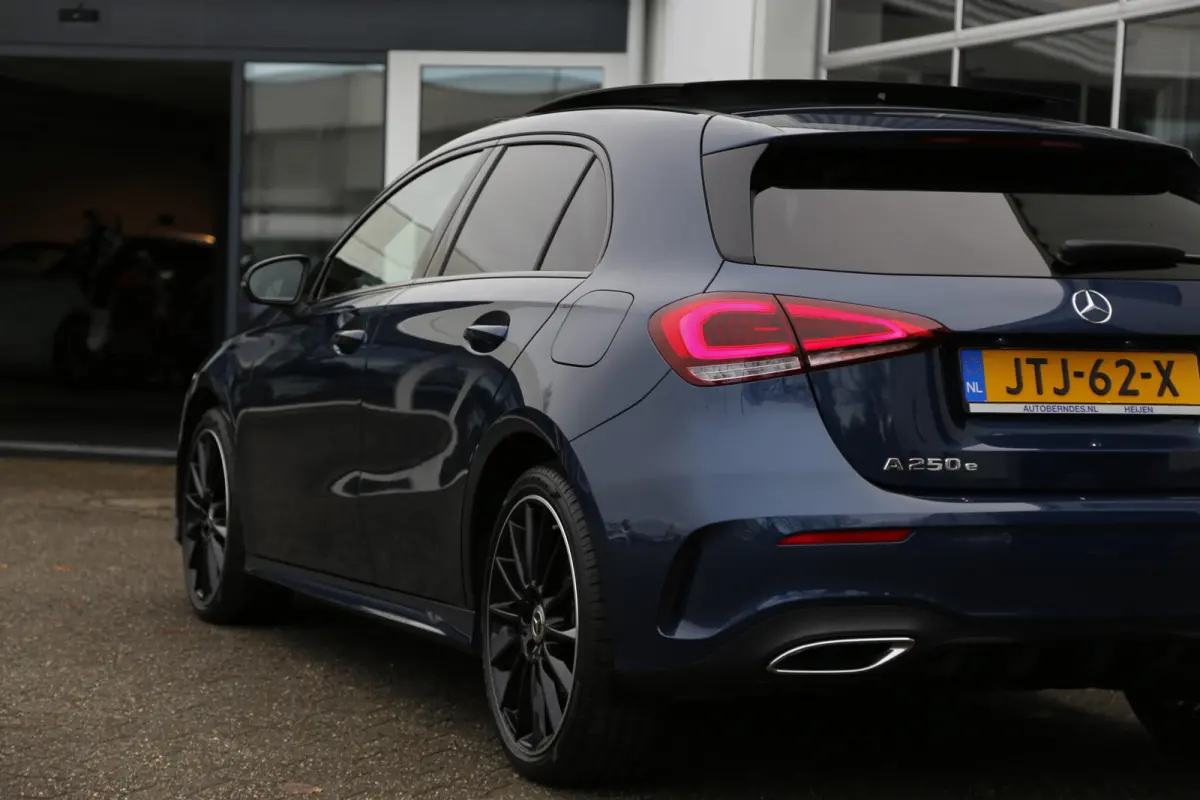 250 e AMG Line Plug in hybride*Perfect MB Onderh.*BTW*1ste Eig.*Pano/Sfeer/Night/MBUX/Apple Carplay-Android/Multi Beam LED Koplamp./Diamond Grille/DAB/Stoelverw./Half Leder/Parkeersens.V+A/1