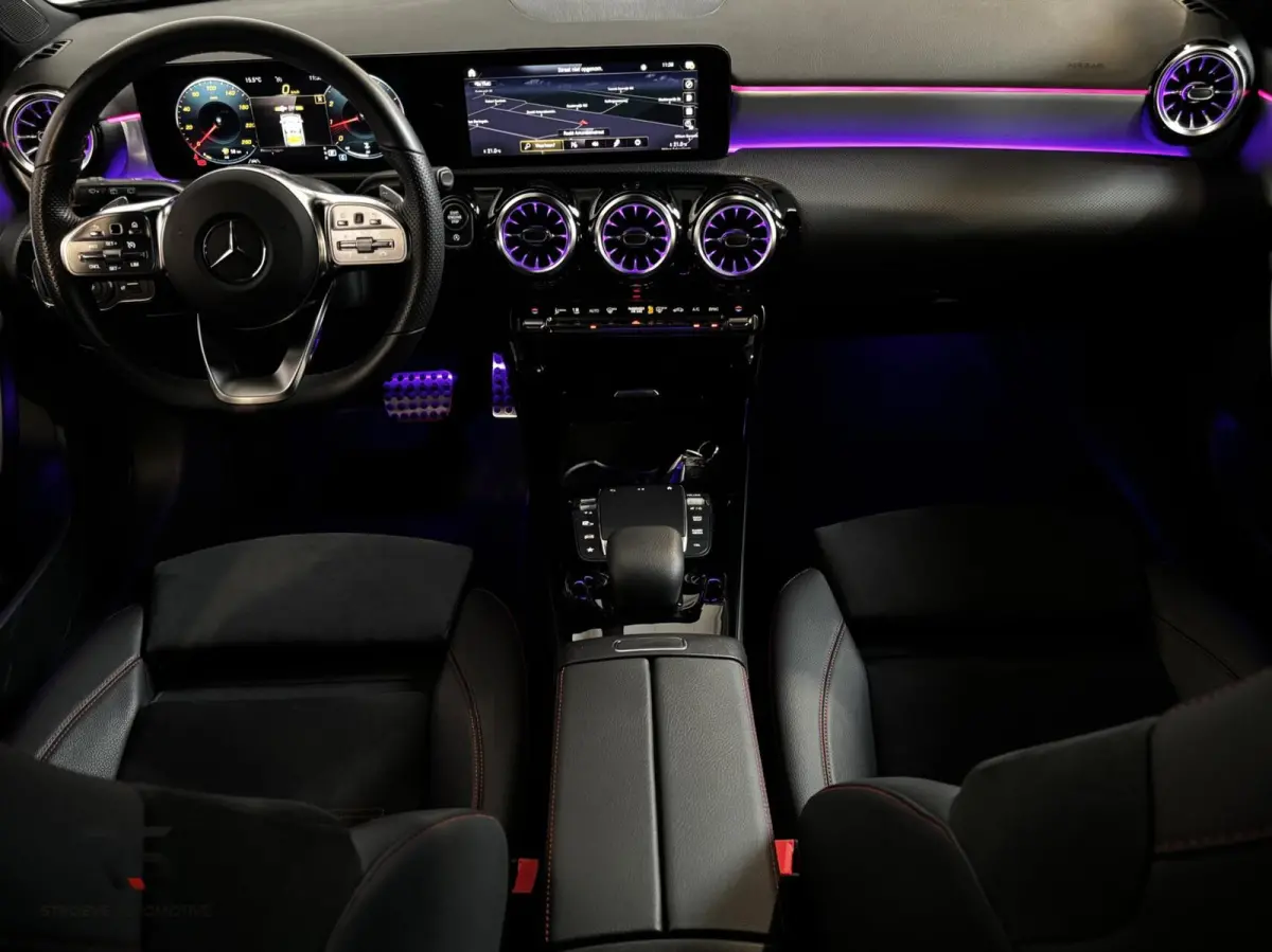 180 Buss Solution AMG | Navi | LED | Camera | CarPlay | Cruise | Virtual | Keyless | PDC | Sfeerverl | Org NLD |