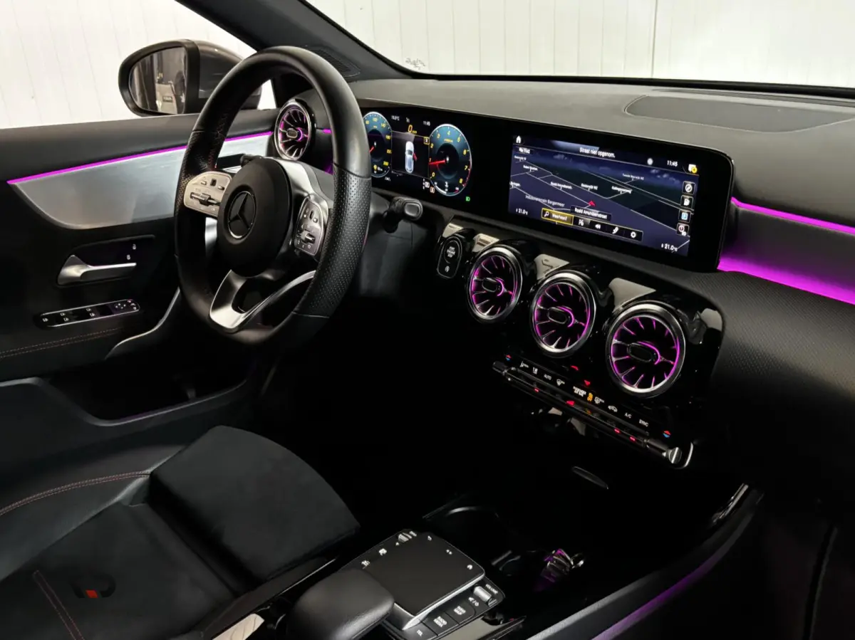 180 Buss Solution AMG | Navi | LED | Camera | CarPlay | Cruise | Virtual | Keyless | PDC | Sfeerverl | Org NLD |