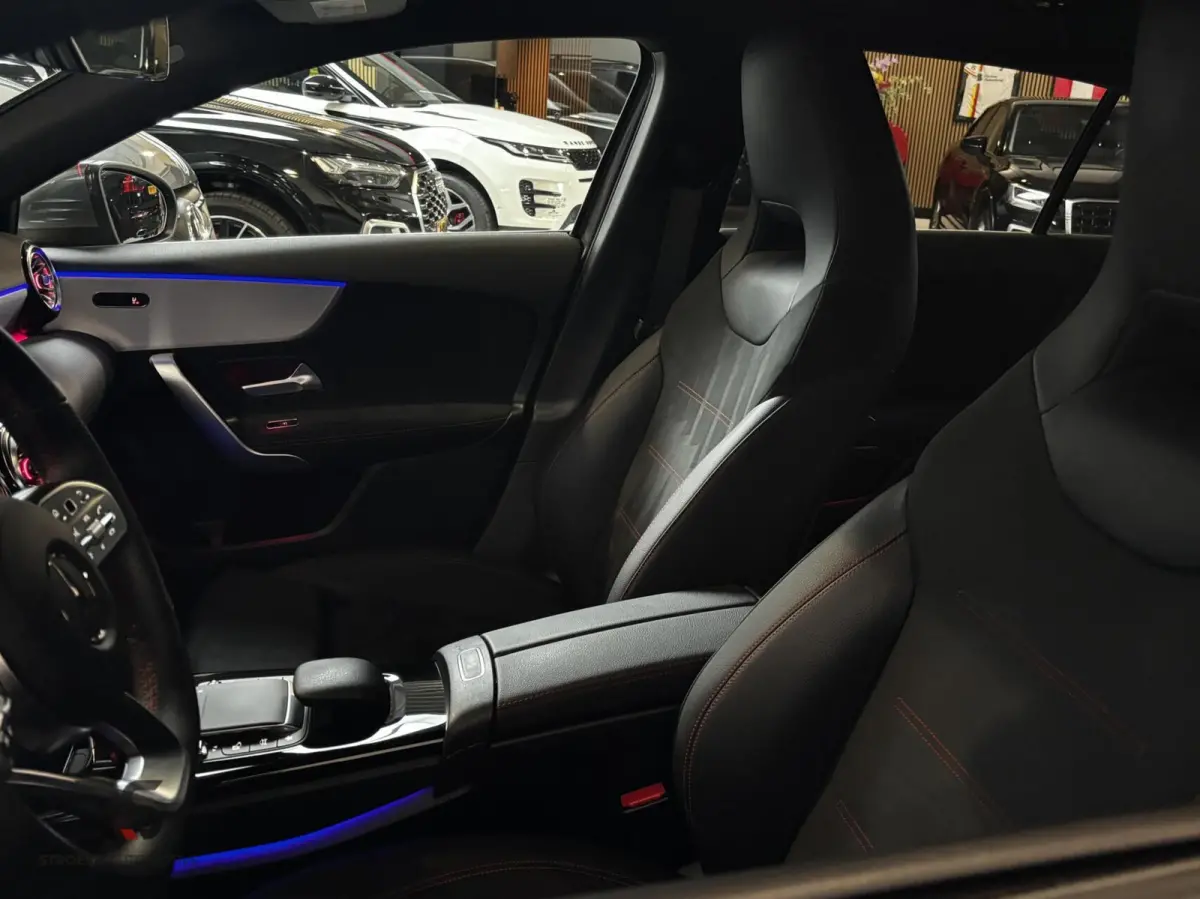 180 Buss Solution AMG | Navi | LED | Camera | CarPlay | Cruise | Virtual | Keyless | PDC | Sfeerverl | Org NLD |