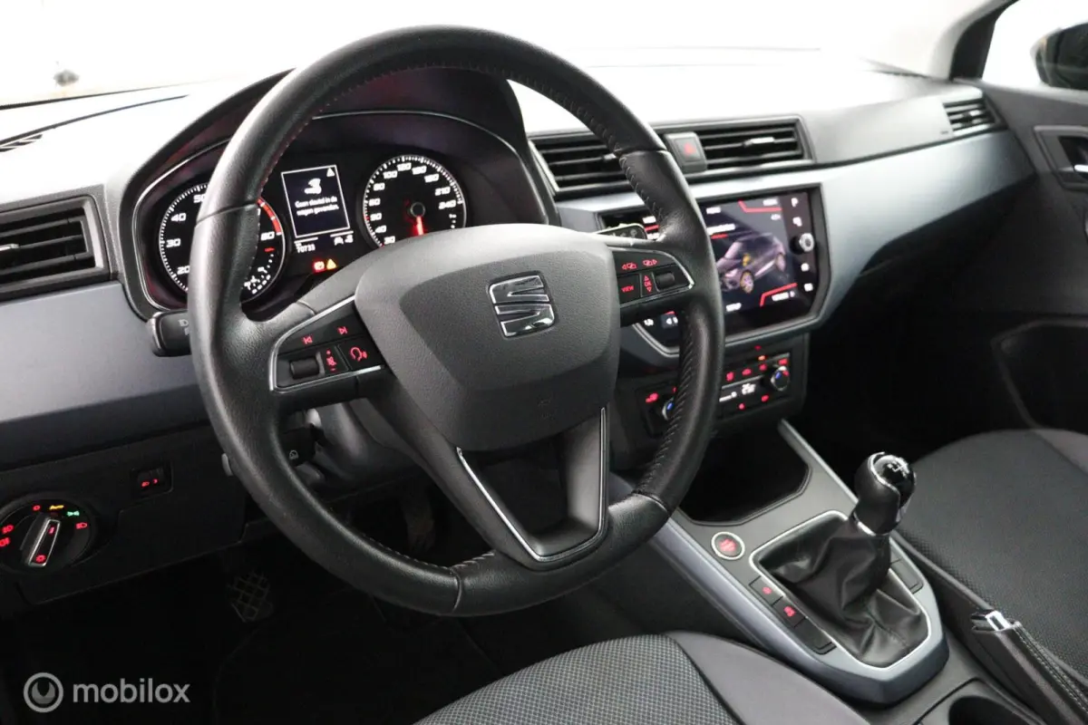 1.0 TSI Style Business Intense |CarPlay | NL-Auto | Clima | Camera | Sensoren V&A | All seasons | Dealer-staat |
