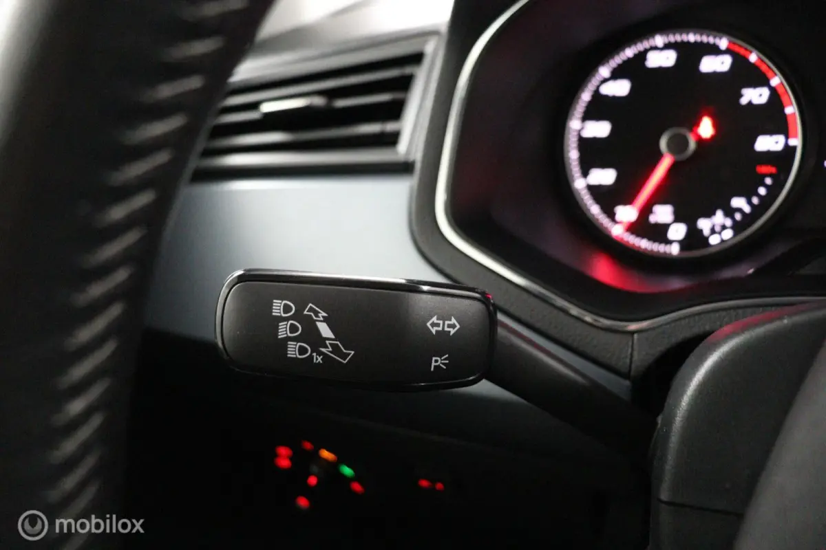 1.0 TSI Style Business Intense |CarPlay | NL-Auto | Clima | Camera | Sensoren V&A | All seasons | Dealer-staat |