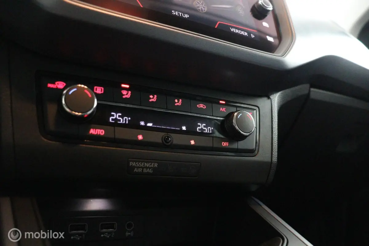 1.0 TSI Style Business Intense |CarPlay | NL-Auto | Clima | Camera | Sensoren V&A | All seasons | Dealer-staat |