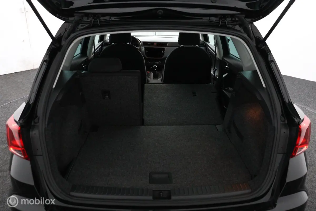 1.0 TSI Style Business Intense |CarPlay | NL-Auto | Clima | Camera | Sensoren V&A | All seasons | Dealer-staat |