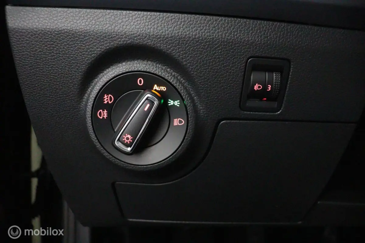 1.0 TSI Style Business Intense |CarPlay | NL-Auto | Clima | Camera | Sensoren V&A | All seasons | Dealer-staat |