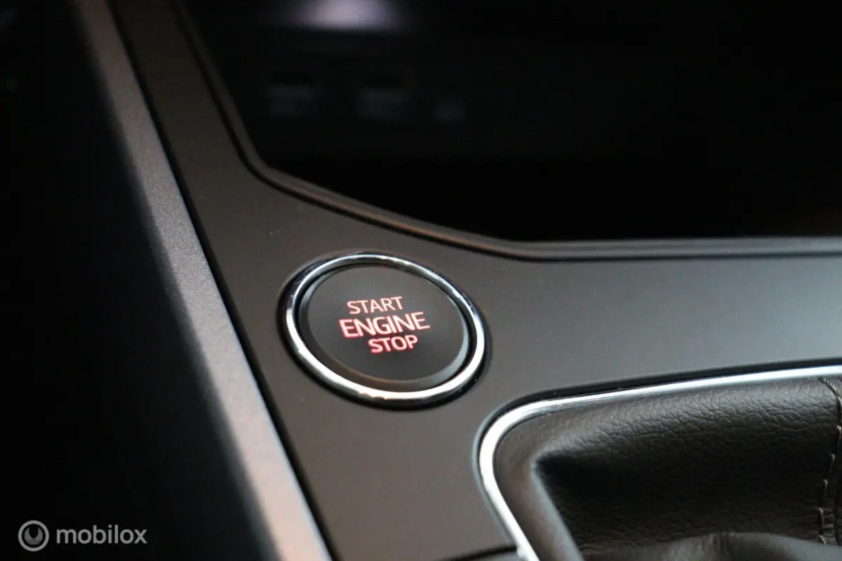 1.0 TSI Style Business Intense |CarPlay | NL-Auto | Clima | Camera | Sensoren V&A | All seasons | Dealer-staat |