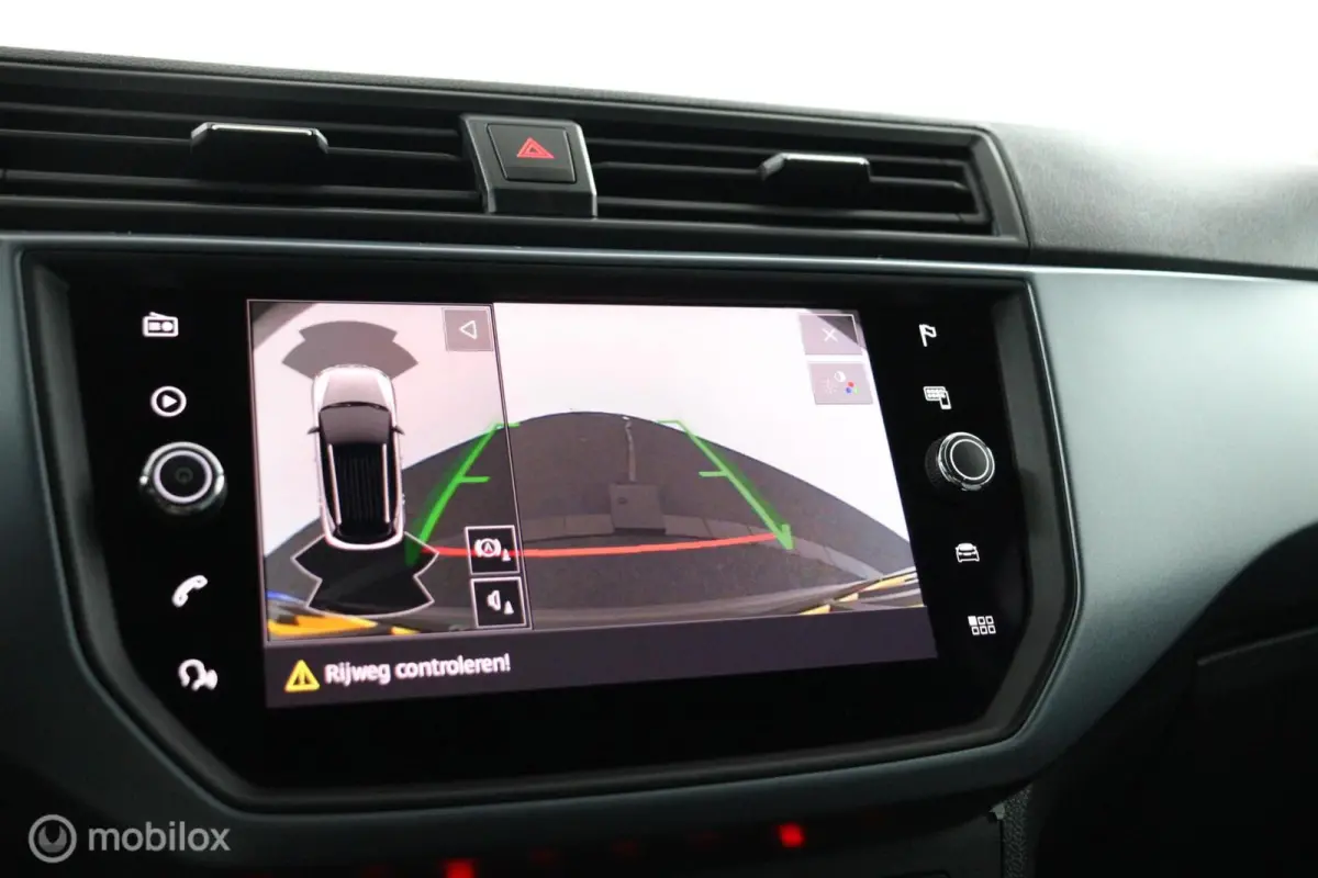 1.0 TSI Style Business Intense |CarPlay | NL-Auto | Clima | Camera | Sensoren V&A | All seasons | Dealer-staat |