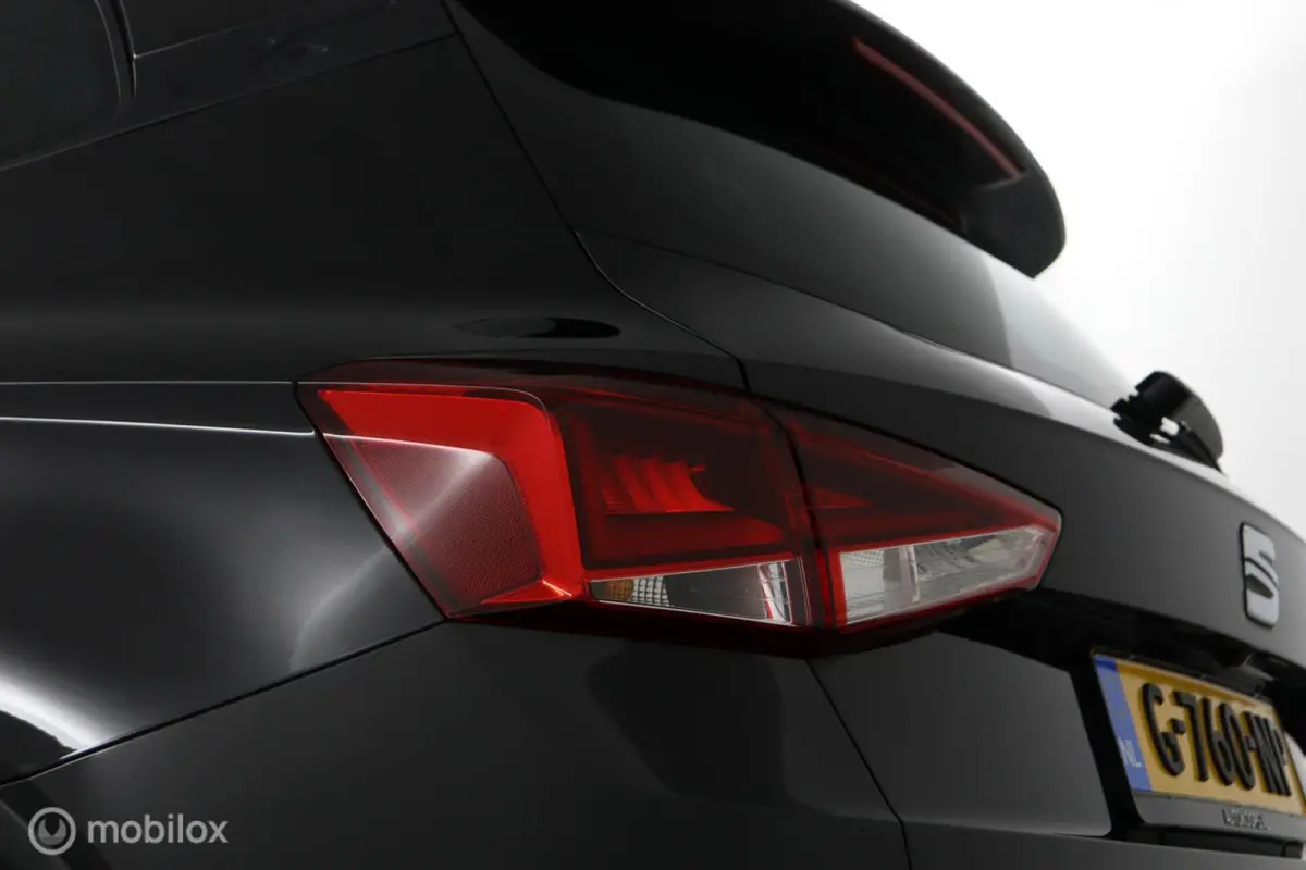 1.0 TSI Style Business Intense |CarPlay | NL-Auto | Clima | Camera | Sensoren V&A | All seasons | Dealer-staat |