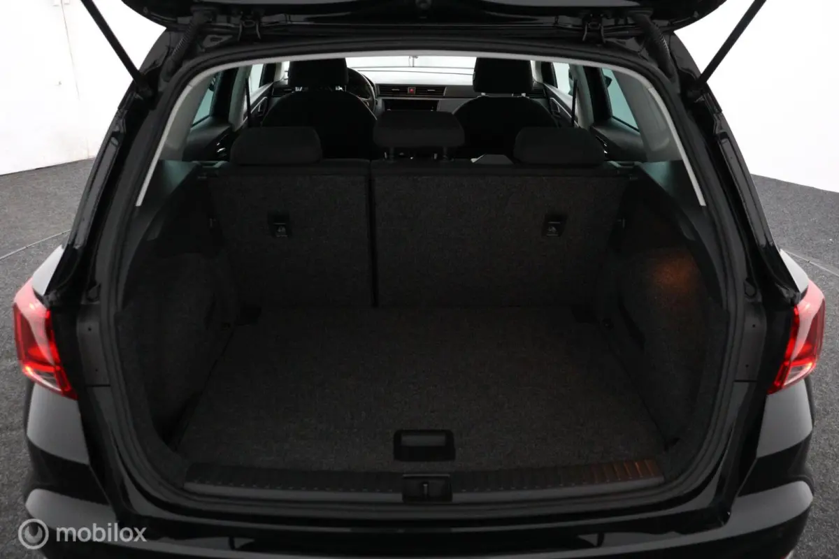 1.0 TSI Style Business Intense |CarPlay | NL-Auto | Clima | Camera | Sensoren V&A | All seasons | Dealer-staat |