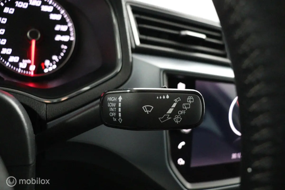 1.0 TSI Style Business Intense |CarPlay | NL-Auto | Clima | Camera | Sensoren V&A | All seasons | Dealer-staat |