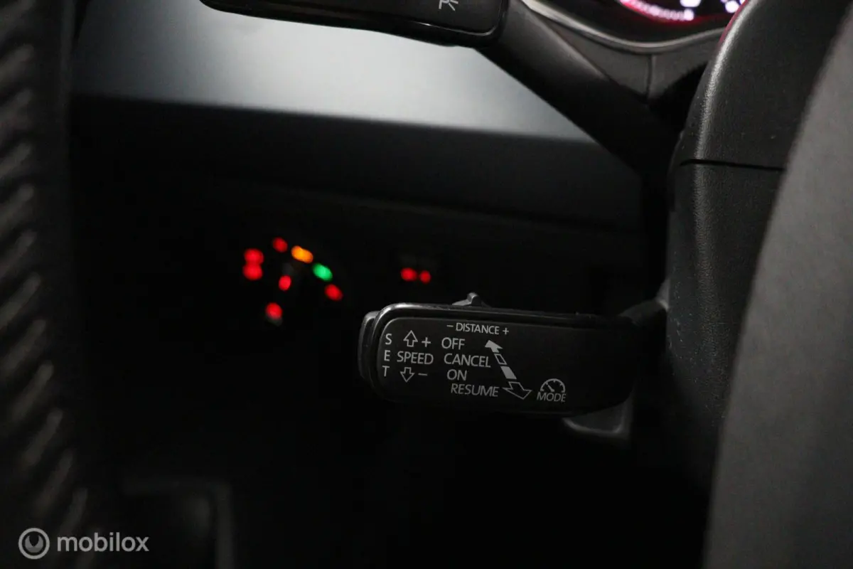 1.0 TSI Style Business Intense |CarPlay | NL-Auto | Clima | Camera | Sensoren V&A | All seasons | Dealer-staat |