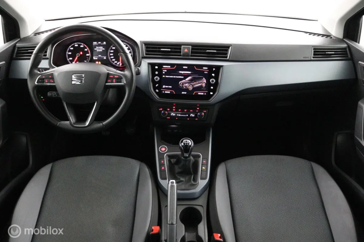 1.0 TSI Style Business Intense |CarPlay | NL-Auto | Clima | Camera | Sensoren V&A | All seasons | Dealer-staat |