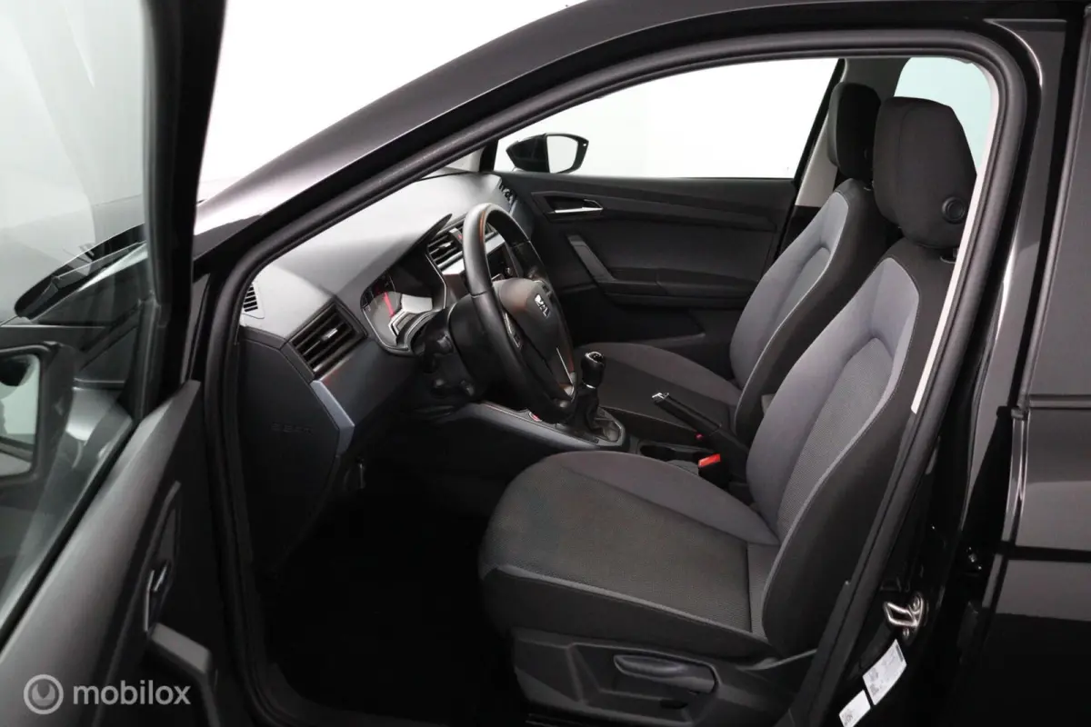 1.0 TSI Style Business Intense |CarPlay | NL-Auto | Clima | Camera | Sensoren V&A | All seasons | Dealer-staat |
