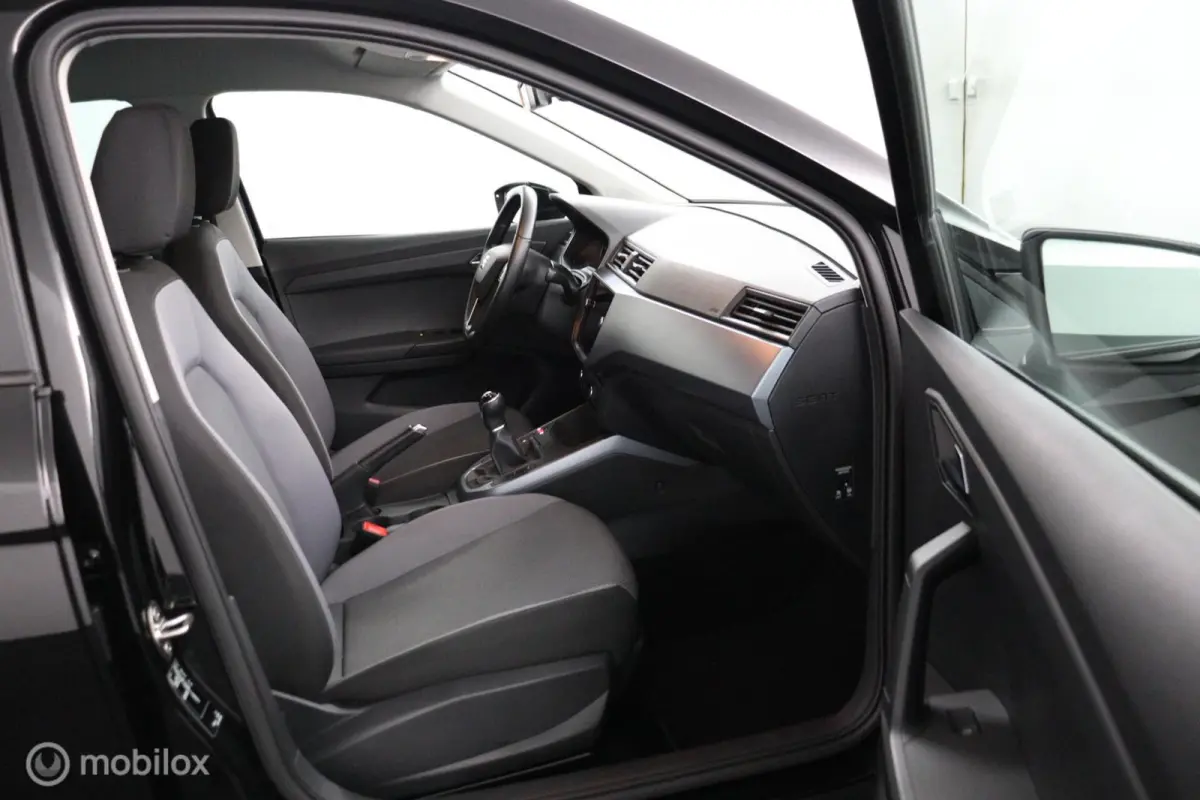 1.0 TSI Style Business Intense |CarPlay | NL-Auto | Clima | Camera | Sensoren V&A | All seasons | Dealer-staat |