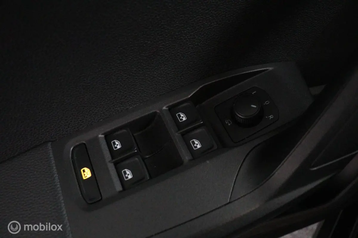 1.0 TSI Style Business Intense |CarPlay | NL-Auto | Clima | Camera | Sensoren V&A | All seasons | Dealer-staat |