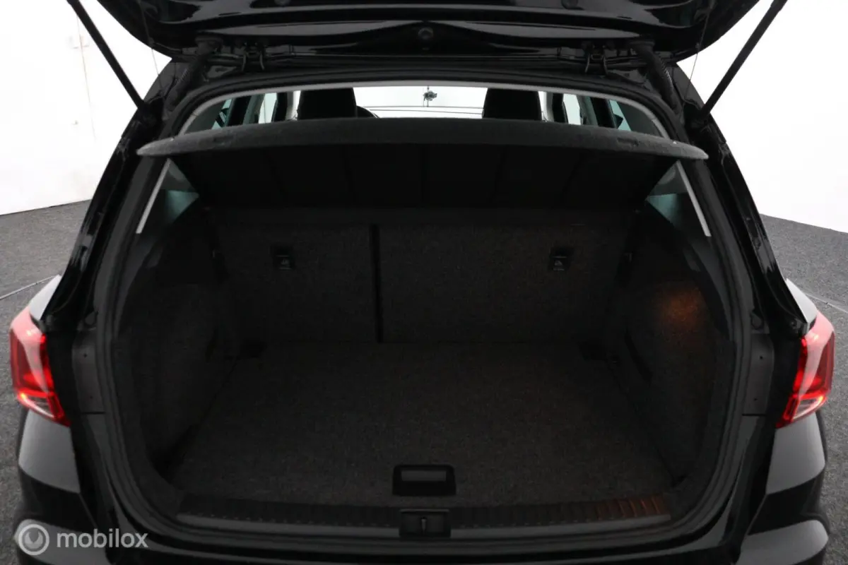 1.0 TSI Style Business Intense |CarPlay | NL-Auto | Clima | Camera | Sensoren V&A | All seasons | Dealer-staat |