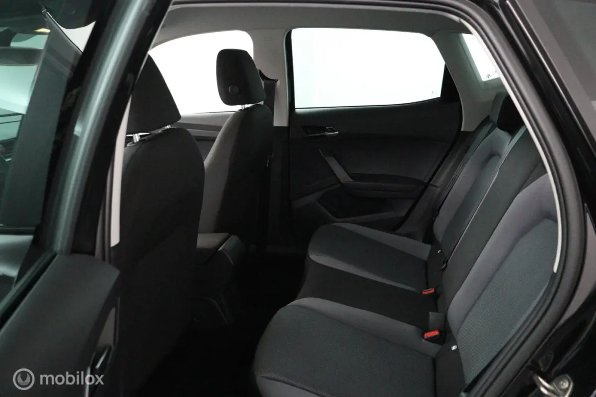 1.0 TSI Style Business Intense |CarPlay | NL-Auto | Clima | Camera | Sensoren V&A | All seasons | Dealer-staat |