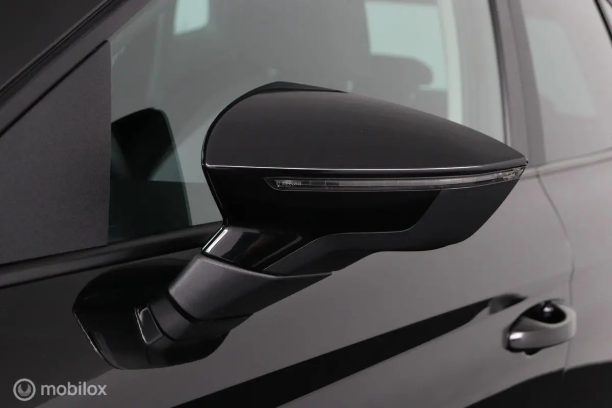 1.0 TSI Style Business Intense |CarPlay | NL-Auto | Clima | Camera | Sensoren V&A | All seasons | Dealer-staat |