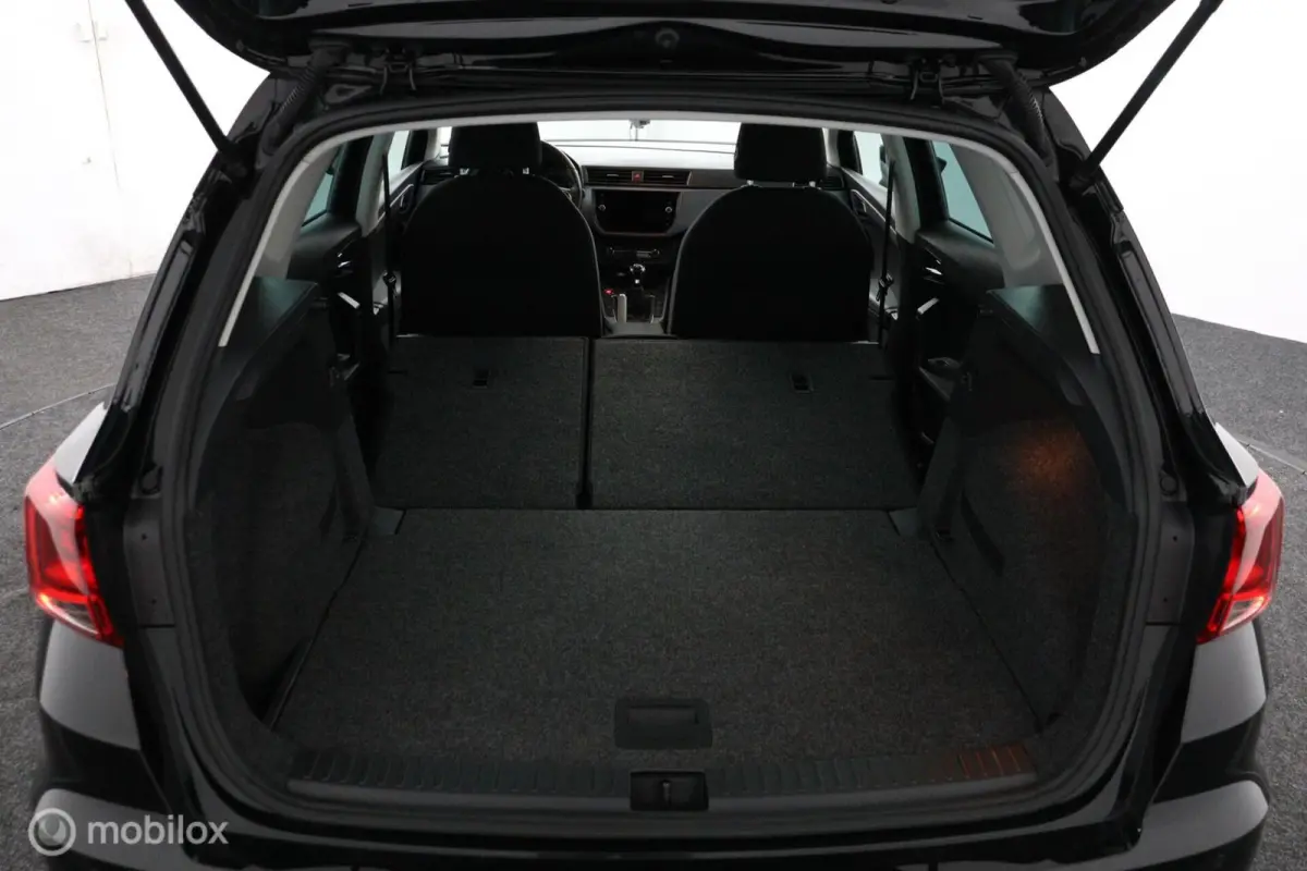 1.0 TSI Style Business Intense |CarPlay | NL-Auto | Clima | Camera | Sensoren V&A | All seasons | Dealer-staat |