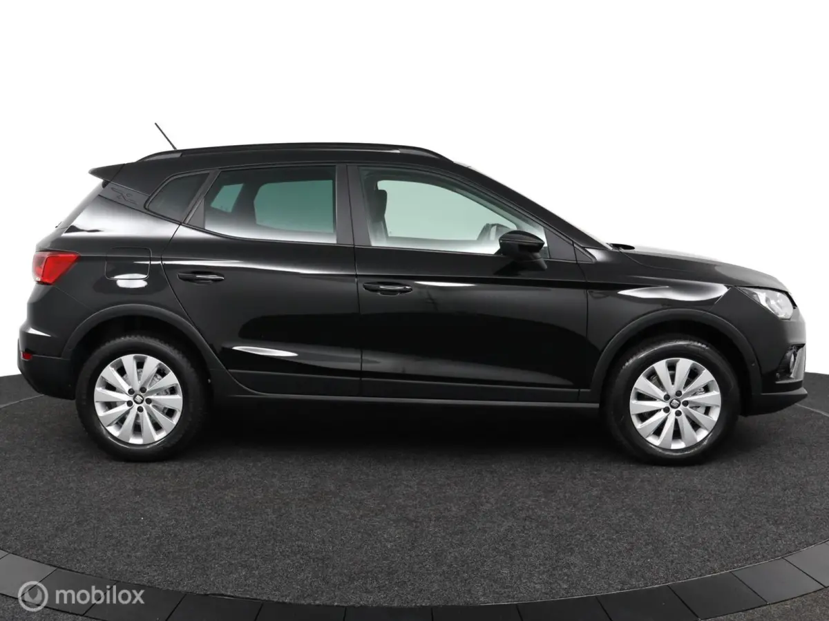 1.0 TSI Style Business Intense |CarPlay | NL-Auto | Clima | Camera | Sensoren V&A | All seasons | Dealer-staat |