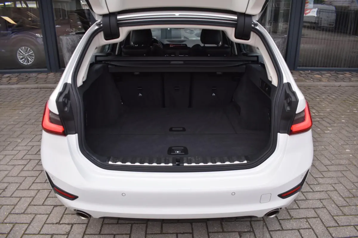3 Serie High Executive Sport Line | TREKHAAK | APPLE CARPLAY | NAP | DEALER ONDERHOUDEN | ANDROID AUTO