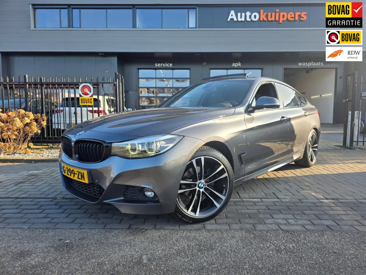 320i High Executive Edition | Met o.a. lederen bekleding, panoramadak, achteruitrijcamera en cruise!