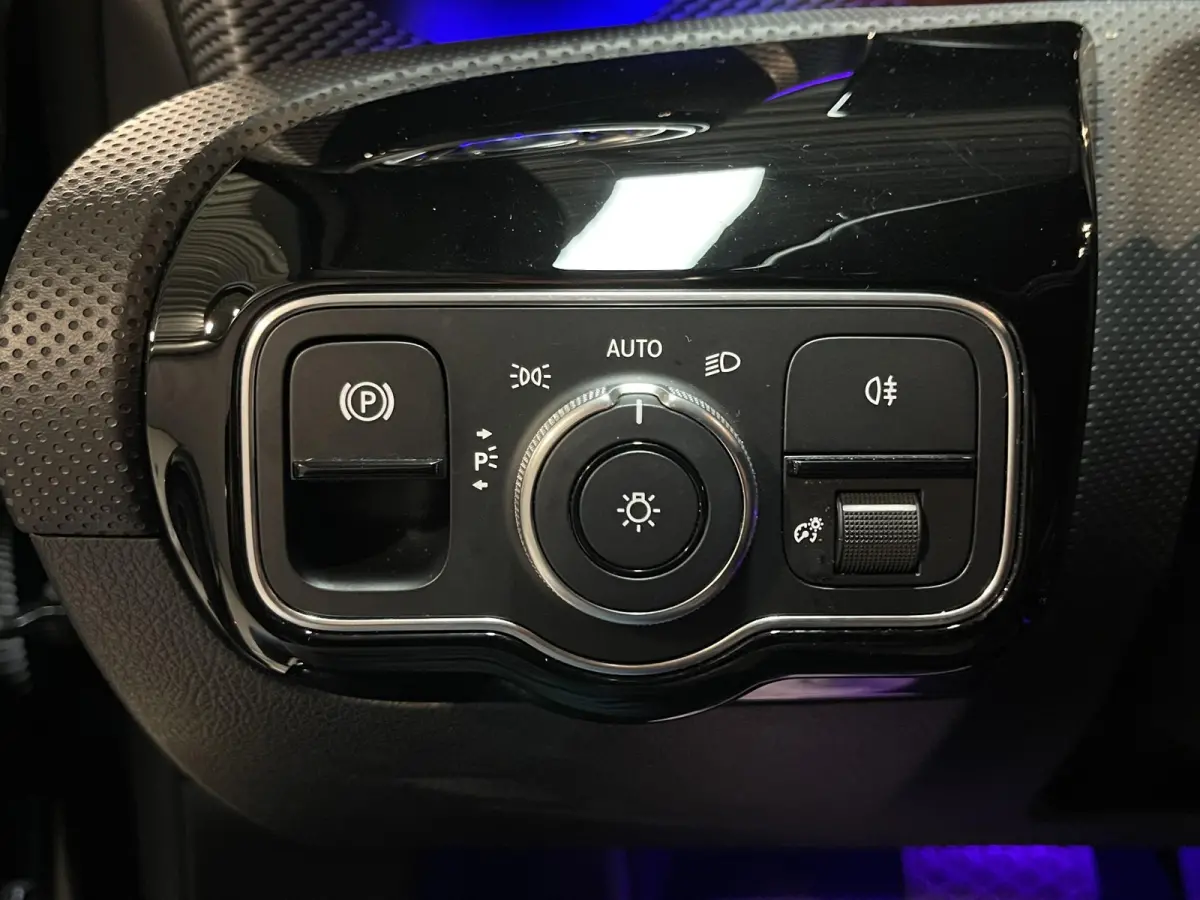 180 Advantage 17"/Sfeerverlichting/LED/Climate/Stoelverwarming/Apple Carplay & Android Auto