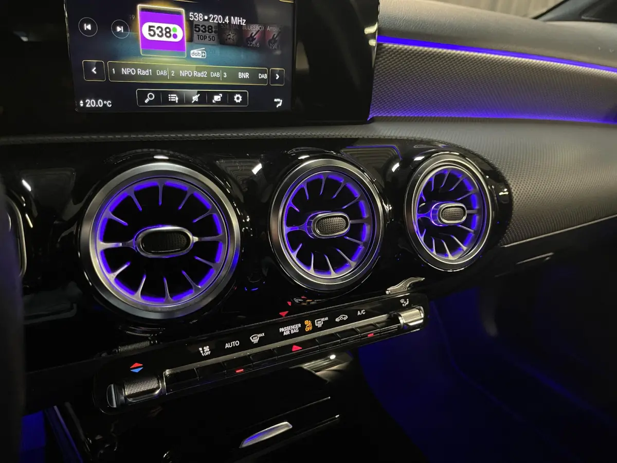 180 Advantage 17"/Sfeerverlichting/LED/Climate/Stoelverwarming/Apple Carplay & Android Auto
