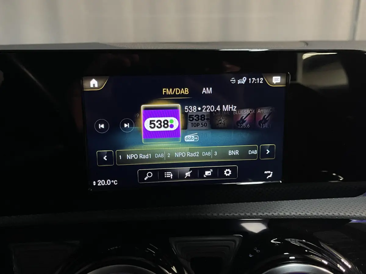 180 Advantage 17"/Sfeerverlichting/LED/Climate/Stoelverwarming/Apple Carplay & Android Auto