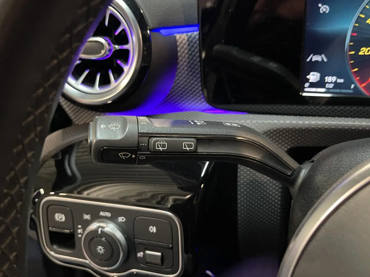 180 Advantage 17"/Sfeerverlichting/LED/Climate/Stoelverwarming/Apple Carplay & Android Auto