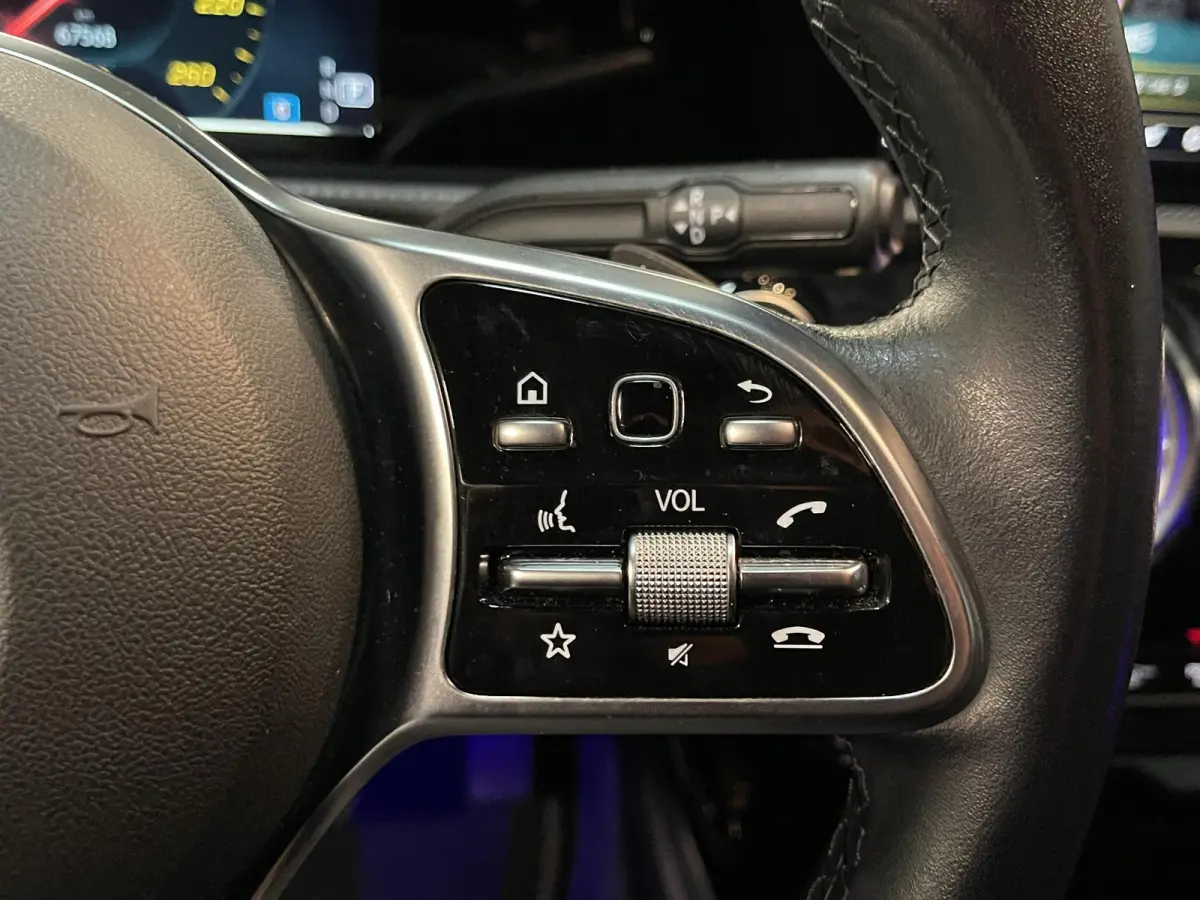 180 Advantage 17"/Sfeerverlichting/LED/Climate/Stoelverwarming/Apple Carplay & Android Auto