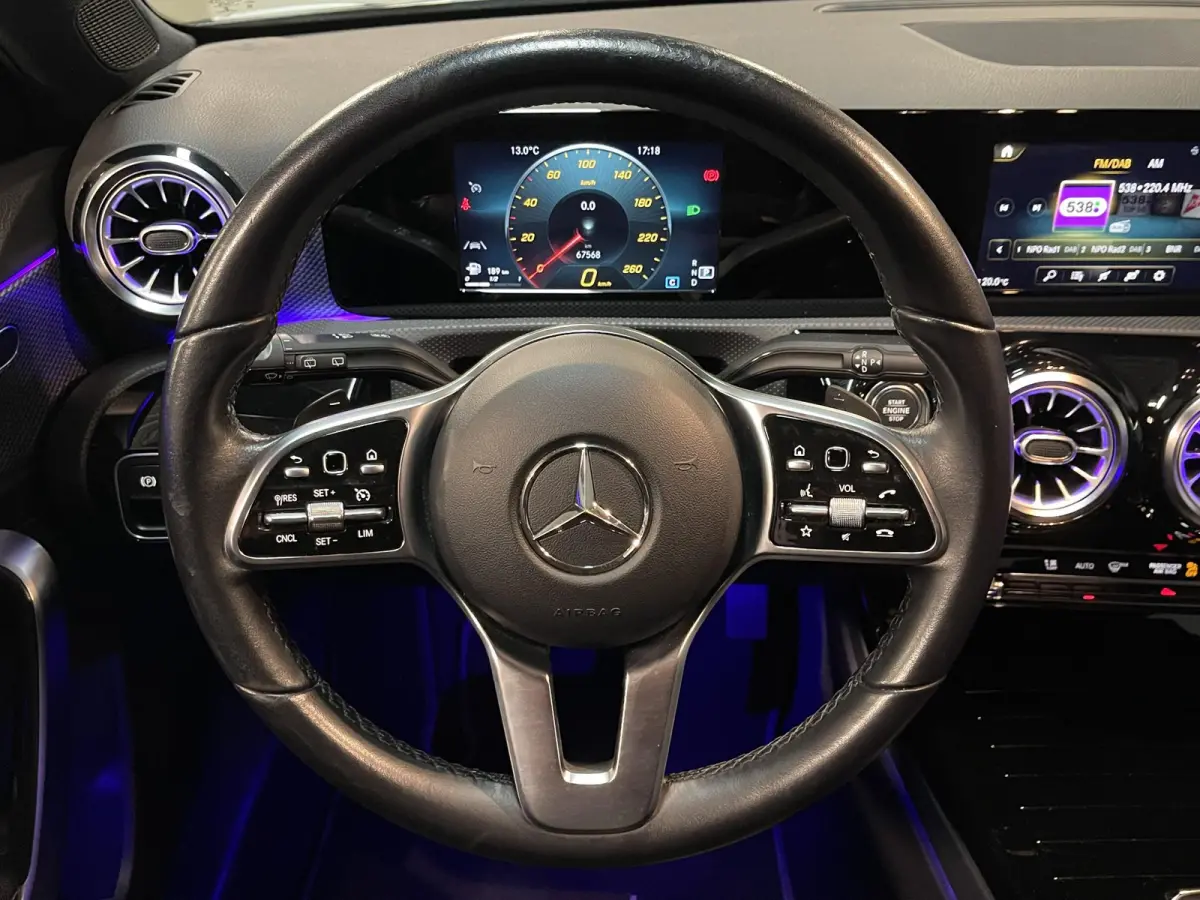 180 Advantage 17"/Sfeerverlichting/LED/Climate/Stoelverwarming/Apple Carplay & Android Auto