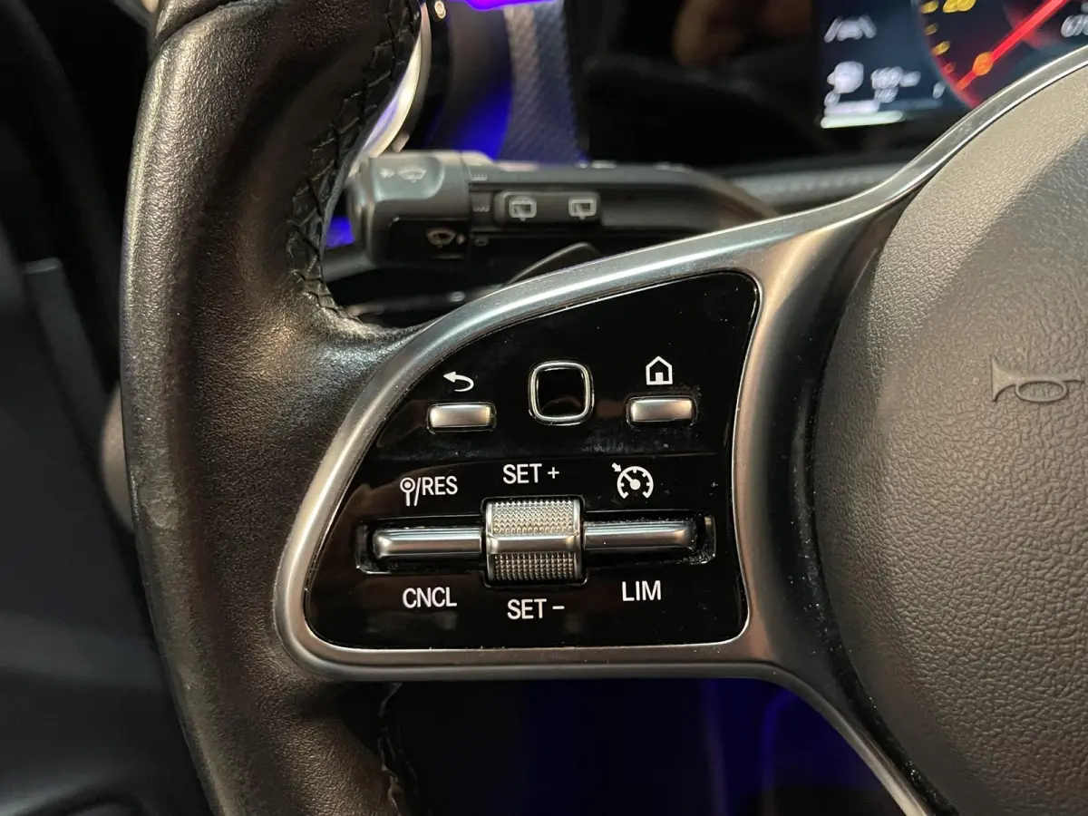 180 Advantage 17"/Sfeerverlichting/LED/Climate/Stoelverwarming/Apple Carplay & Android Auto