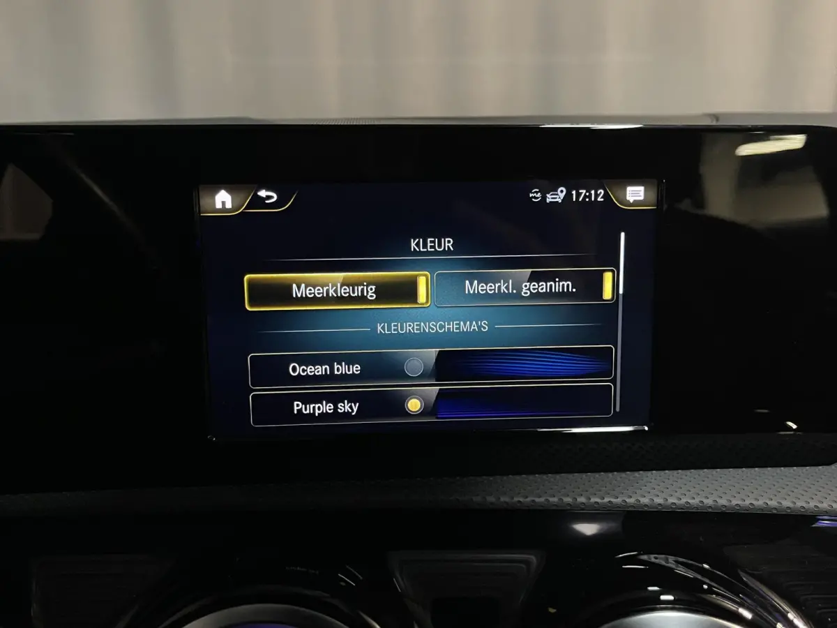 180 Advantage 17"/Sfeerverlichting/LED/Climate/Stoelverwarming/Apple Carplay & Android Auto