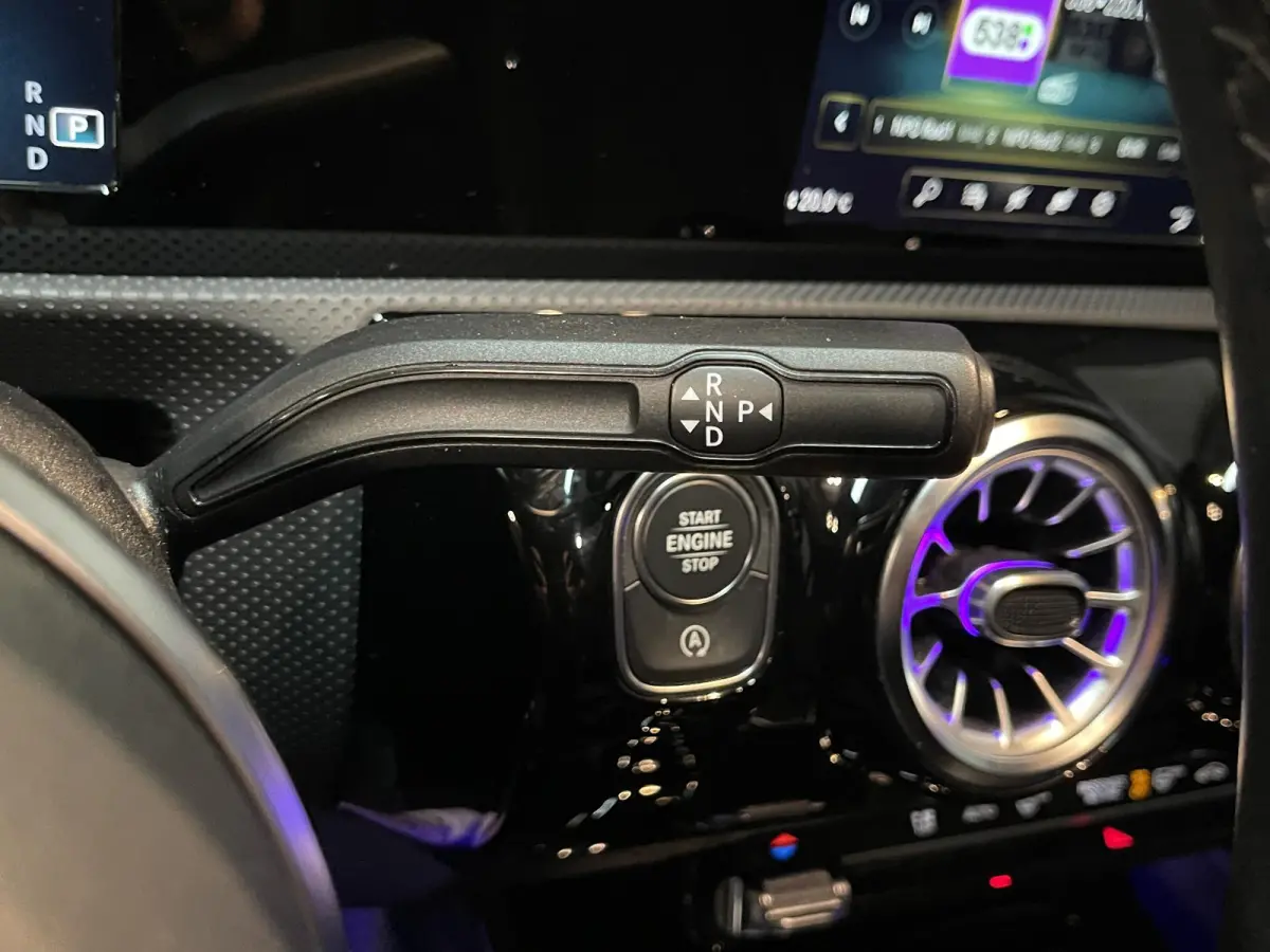180 Advantage 17"/Sfeerverlichting/LED/Climate/Stoelverwarming/Apple Carplay & Android Auto