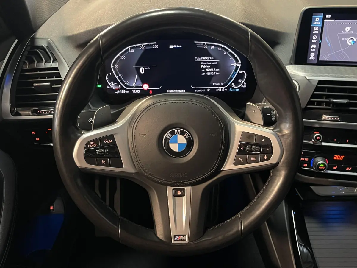 xDrive30e High Executive M Sport 19"/SOH 88%/Leder/Panoramadak/Trekhaak/Keyless/Head-up/Stoelverwarming/Sfeerverlichting/Camera/Apple Carplay & Android Auto