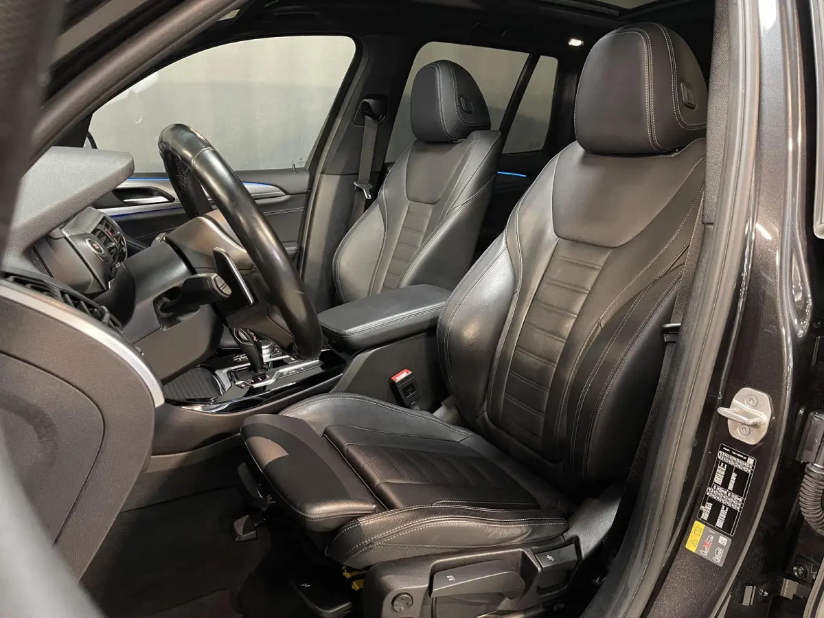 xDrive30e High Executive M Sport 19"/SOH 88%/Leder/Panoramadak/Trekhaak/Keyless/Head-up/Stoelverwarming/Sfeerverlichting/Camera/Apple Carplay & Android Auto