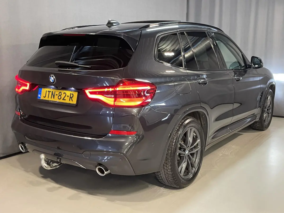 xDrive30e High Executive M Sport 19"/SOH 88%/Leder/Panoramadak/Trekhaak/Keyless/Head-up/Stoelverwarming/Sfeerverlichting/Camera/Apple Carplay & Android Auto