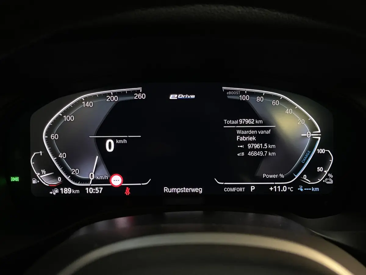 xDrive30e High Executive M Sport 19"/SOH 88%/Leder/Panoramadak/Trekhaak/Keyless/Head-up/Stoelverwarming/Sfeerverlichting/Camera/Apple Carplay & Android Auto