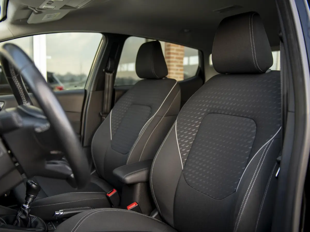 1.0 EcoBoost Titanium | Navi & Apple Carplay / Android Auto | 17" LMV | Lane Assist | Dode hoek sensor | Inklapb. spiegels | Camera