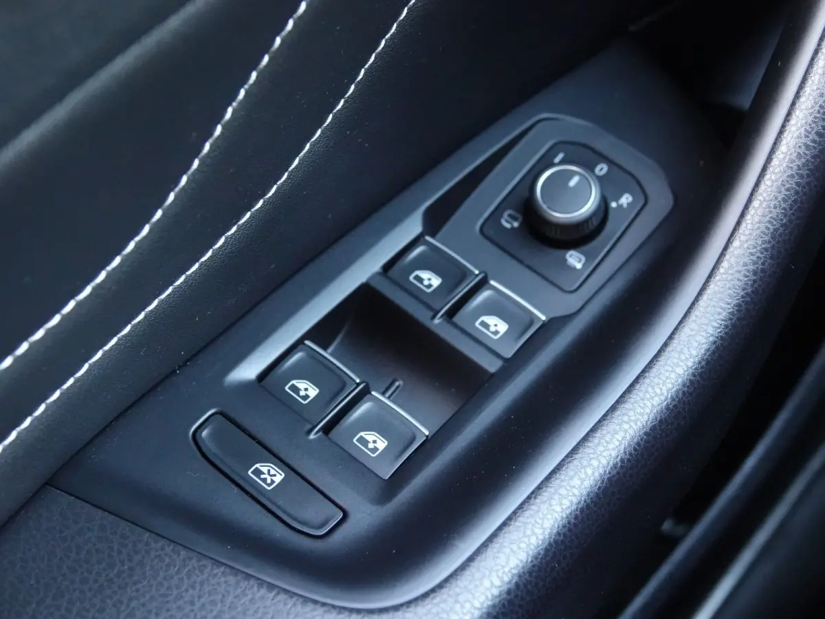 1.4 TSI eHybrid R-Line PANO | HUD | TREKH. | ACC | DODE-HOEK