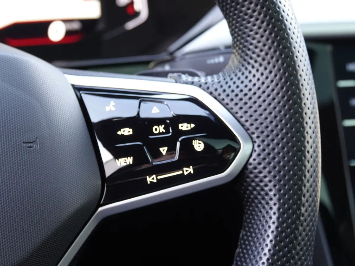 1.4 TSI eHybrid R-Line PANO | HUD | TREKH. | ACC | DODE-HOEK