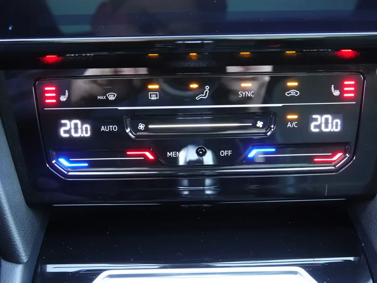 1.4 TSI eHybrid R-Line PANO | HUD | TREKH. | ACC | DODE-HOEK