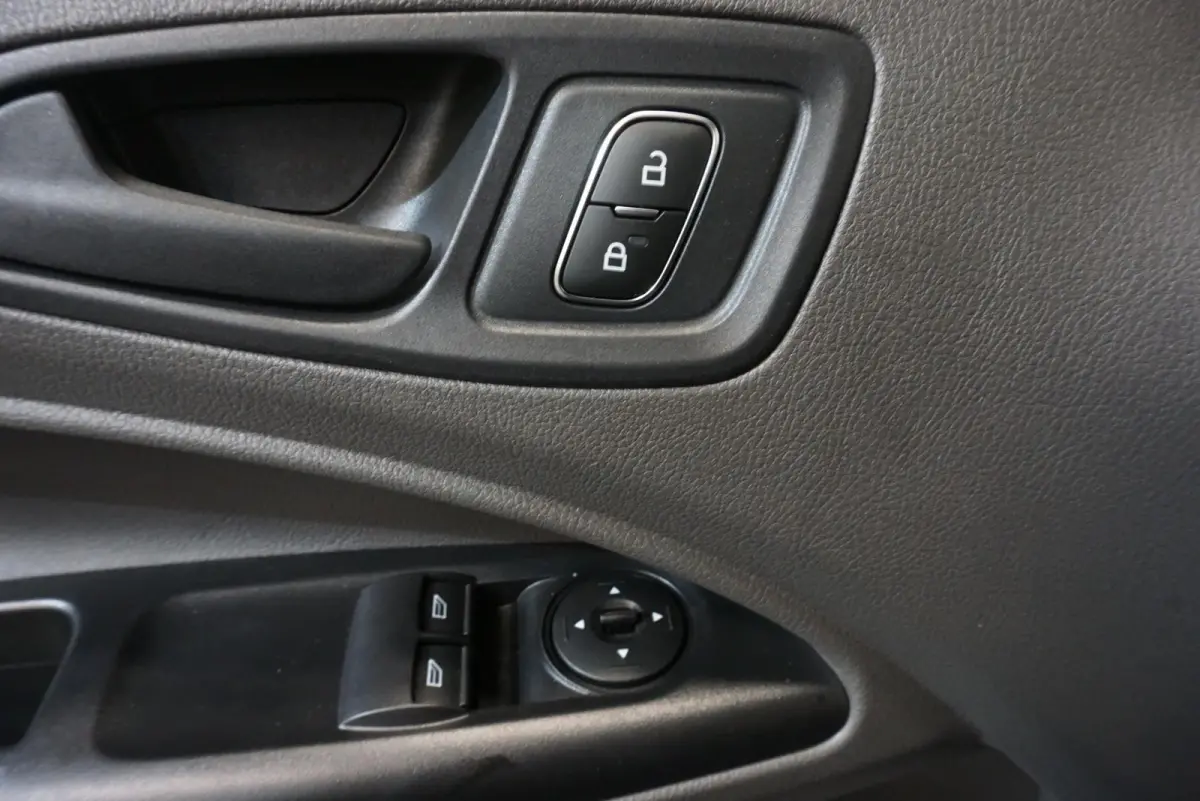 1.5 EcoBlue L2 Trend Airco Navigatie Parkeersensoren Camera Cruise Control