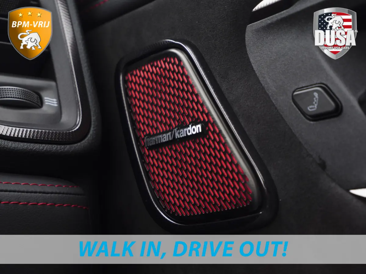 | RHO | 3.0L Twin-Turbo I6 | 4x4 | Crew Cab | Black Edition Panoramadak | 14,4-inch Touchscreen | Passenger Display | Getoonde accessoires zijn verkrijgbaar tegen meerprijs