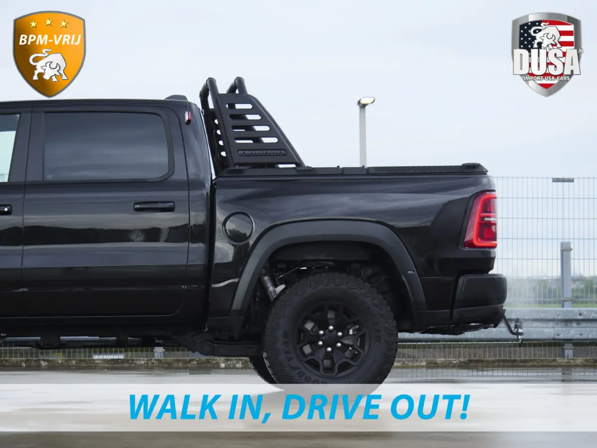 | RHO | 3.0L Twin-Turbo I6 | 4x4 | Crew Cab | Black Edition Panoramadak | 14,4-inch Touchscreen | Passenger Display | Getoonde accessoires zijn verkrijgbaar tegen meerprijs
