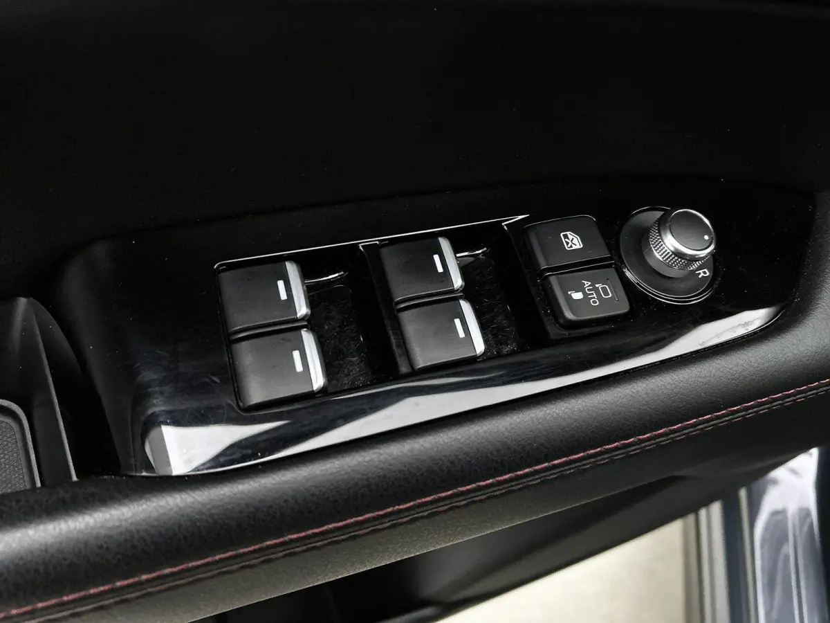 2.0 SkyActiv-G 165 Homura Limited | HEAD-UP | NAVIGATIE | CAMERA | STOEL-STUURWIELVERWARMING | DRAADLOZE TELEFOONLADER