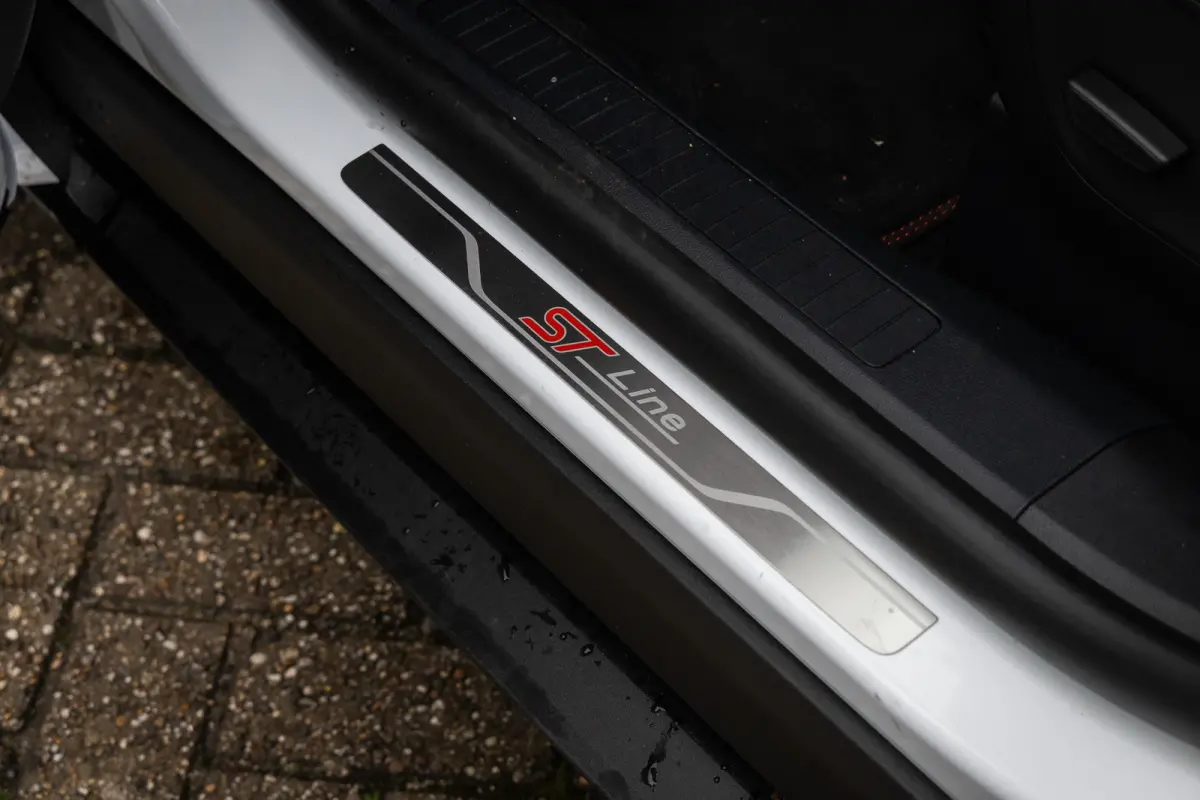 2.5 PHEV ST-Line X | Adaptive Cruise | Stoelen Elek. | Elek. panormadak | Cruise control adaptief | Adaptieve Matrix LED koplampen met Coast to Coast signature LED verlichting | Apple Carpla
