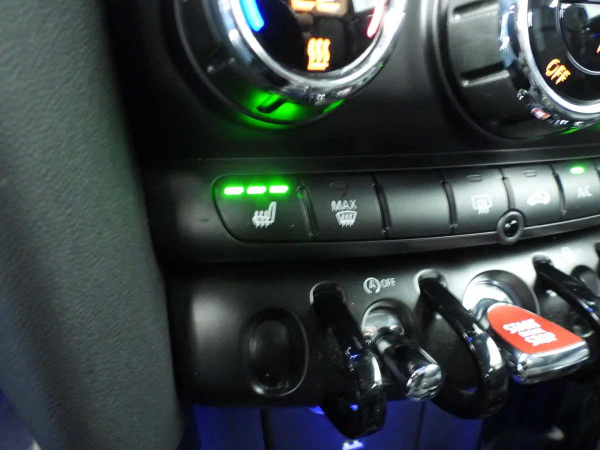 Cooper Camden Go Edition / Automaat / Leder / Sportstoelen / LED / Stoelverwarming / Climate / Alu wielen
